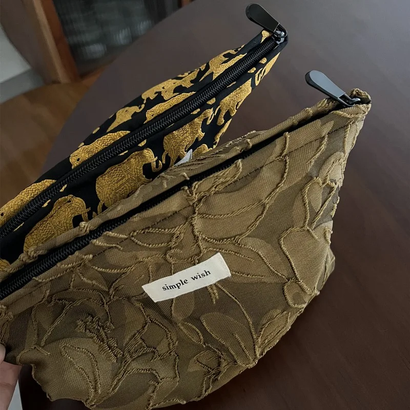 

Vintage Golden Elephant Jacquard Makeup Bag Women Cosmetic Bag Small Bag Storage Makeup Case,Travelling Pouch Organizer