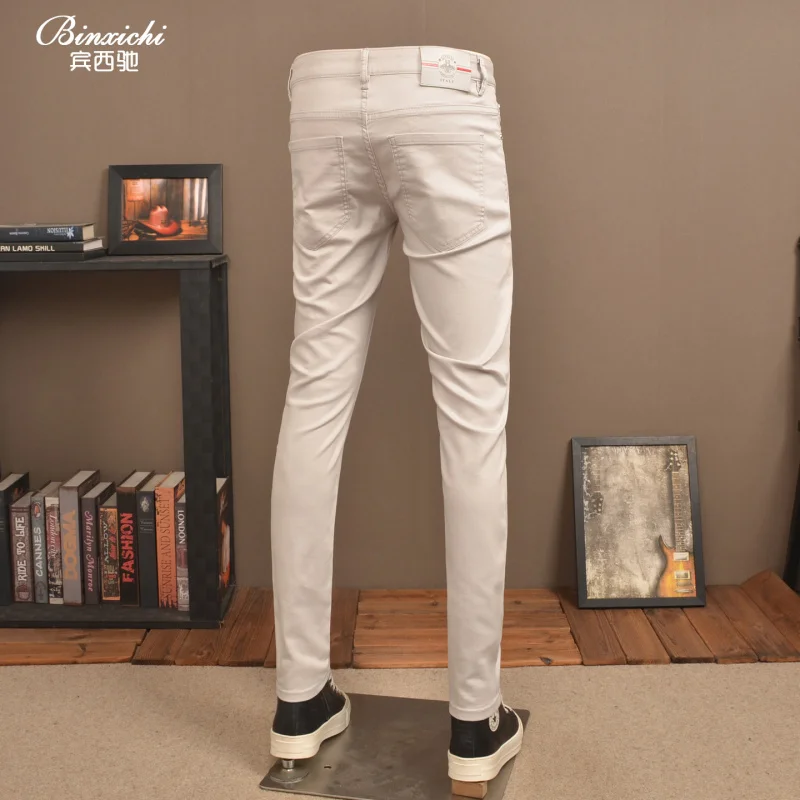 

Летние тонкие светло-серые джинсы мужские стрейч, маленькие ножки, высококачественные стираные, повседневные, универсальные летние мужские брюки