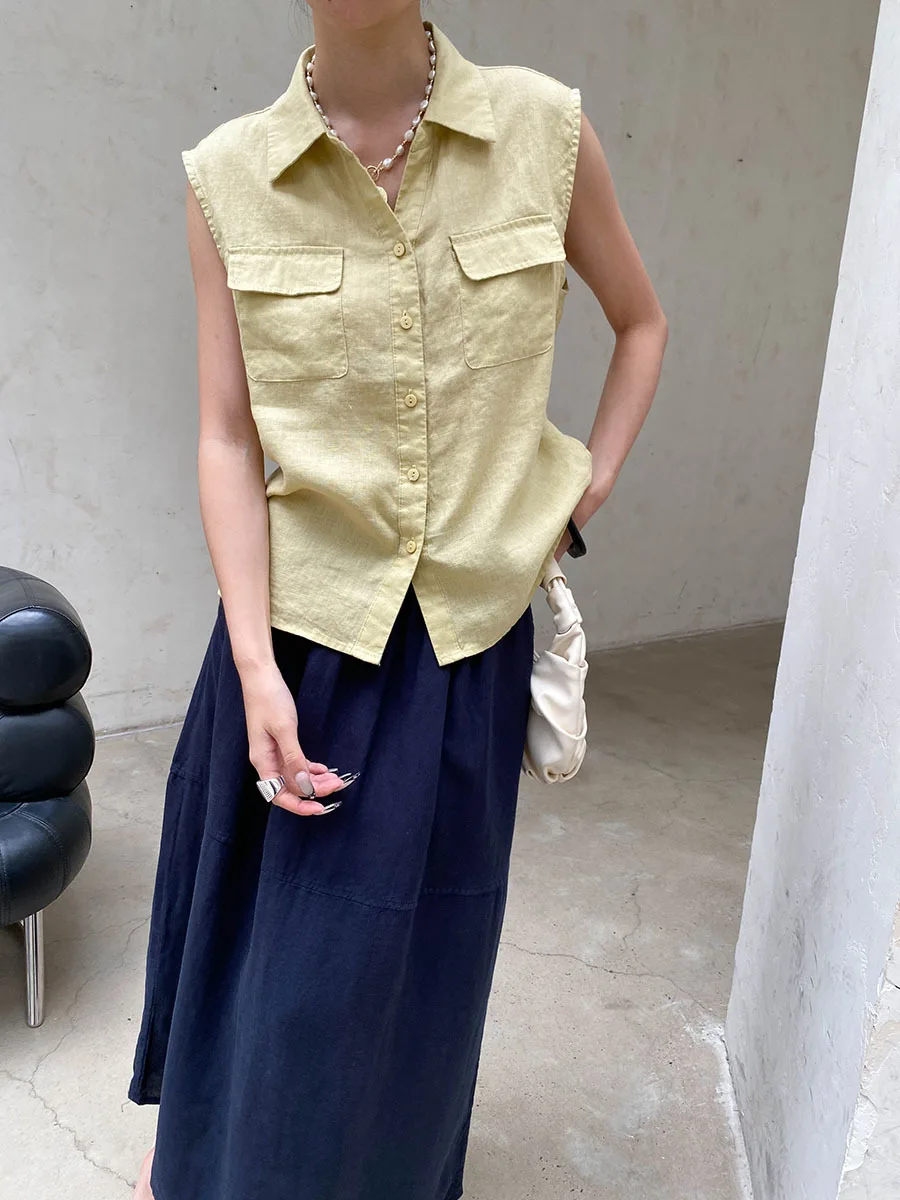 Sommerliche Damen-Weste in einfarbigem Design mit Revers und doppelten Taschen, ärmellos. – Detail 7