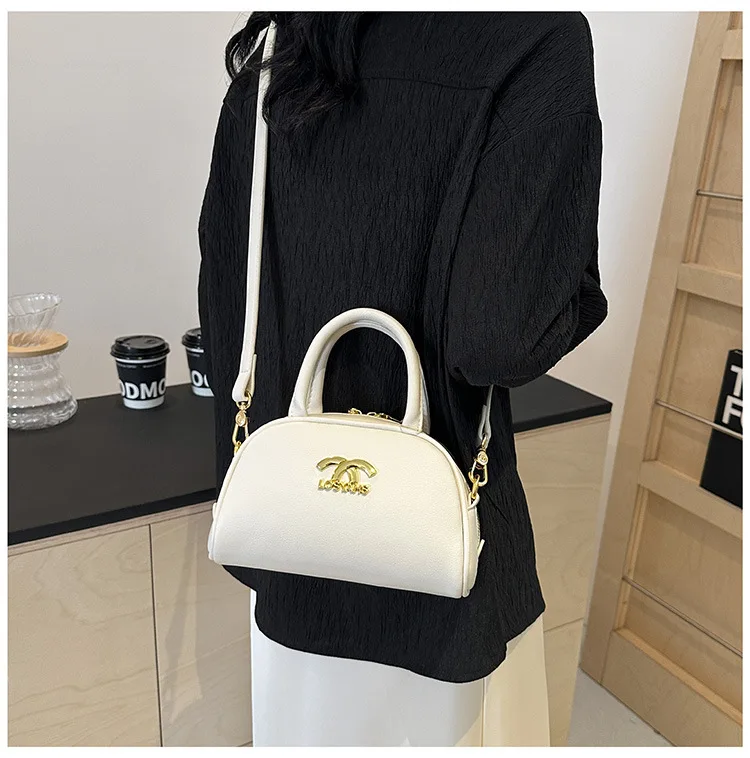 

Women's Versatile Minimalist Shoulder Bag - Crossbody, Handheld & Armpit Style for Casual Fashion