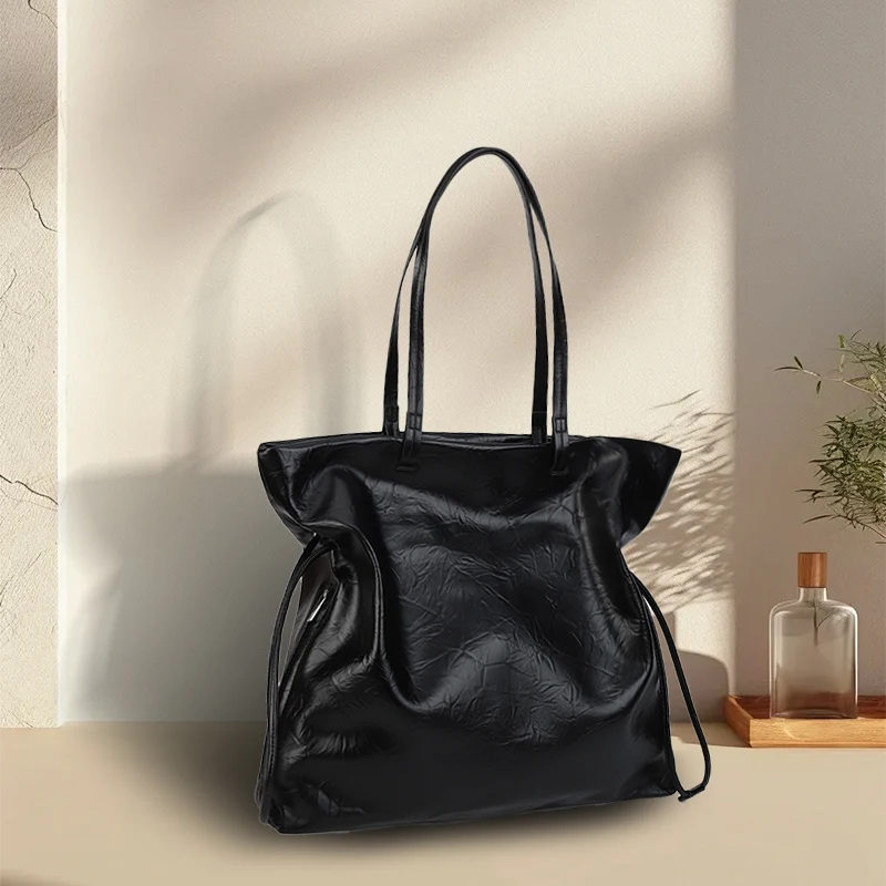 

Fashion Shoulder Bag for Women Black Handbag Stylish Leather Clutch Purse Trendy Accessory for Ladies