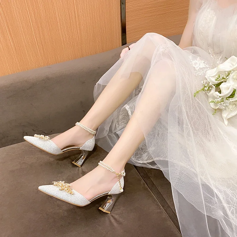 Scarpe da sposa da donna con tacco alto e tacco alto da donna con perline in metallo a punta