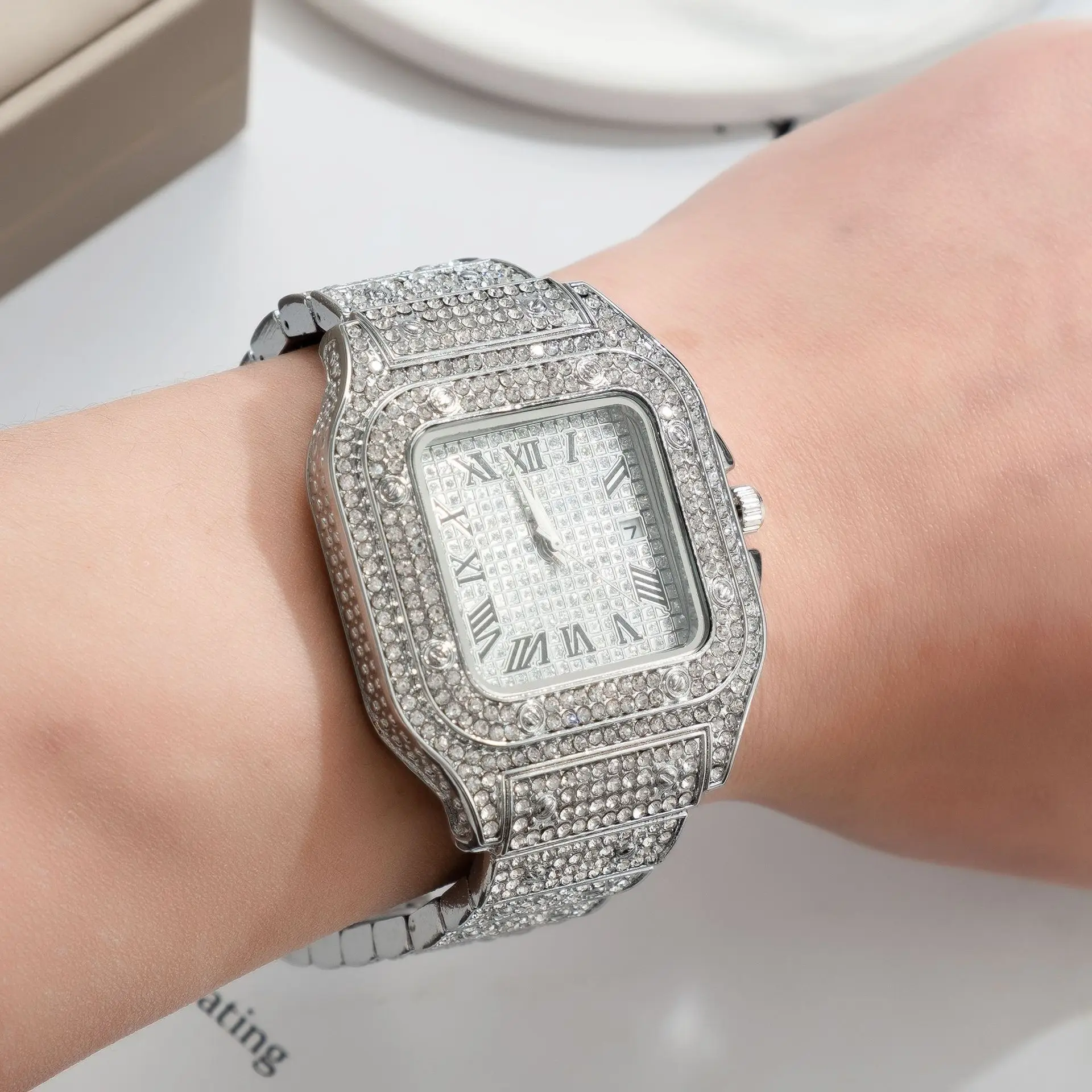 Watch for Men Fashion Luxury Gold Square Diamond Full Sky Star Male's Clock Watches Steel Band Quartz Wristwatch UTHAI L77