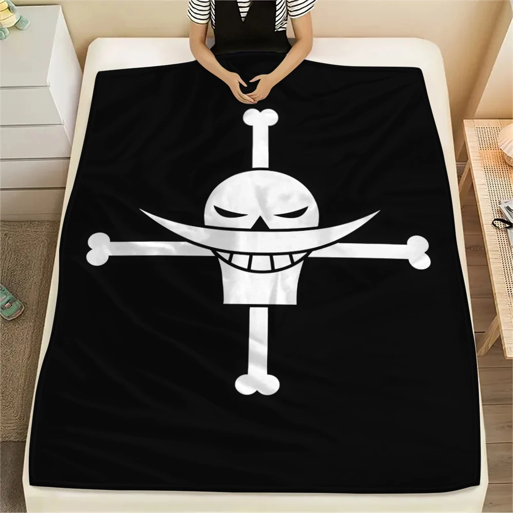 ONE PIECE Logo-Flanelldecke mit bezauberndem Druckmuster, geeignet für Schlafzimmer, Stuhl, Sofa, Bett, Picknick, Reisen – HE30