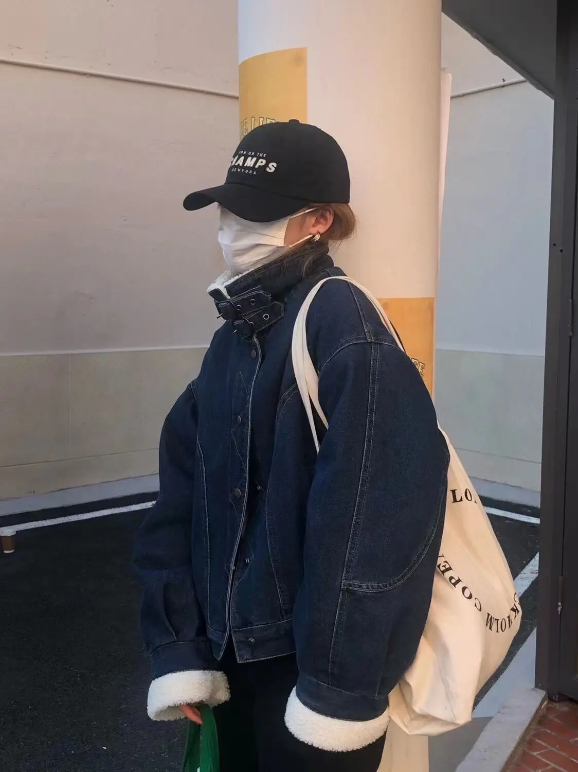 Cappotto di jeans con pelliccia e cappuccio peluche da donna autunno pieghe bottone a pressione controllato originale Harajuku tendenza scuola patchwork regolabile