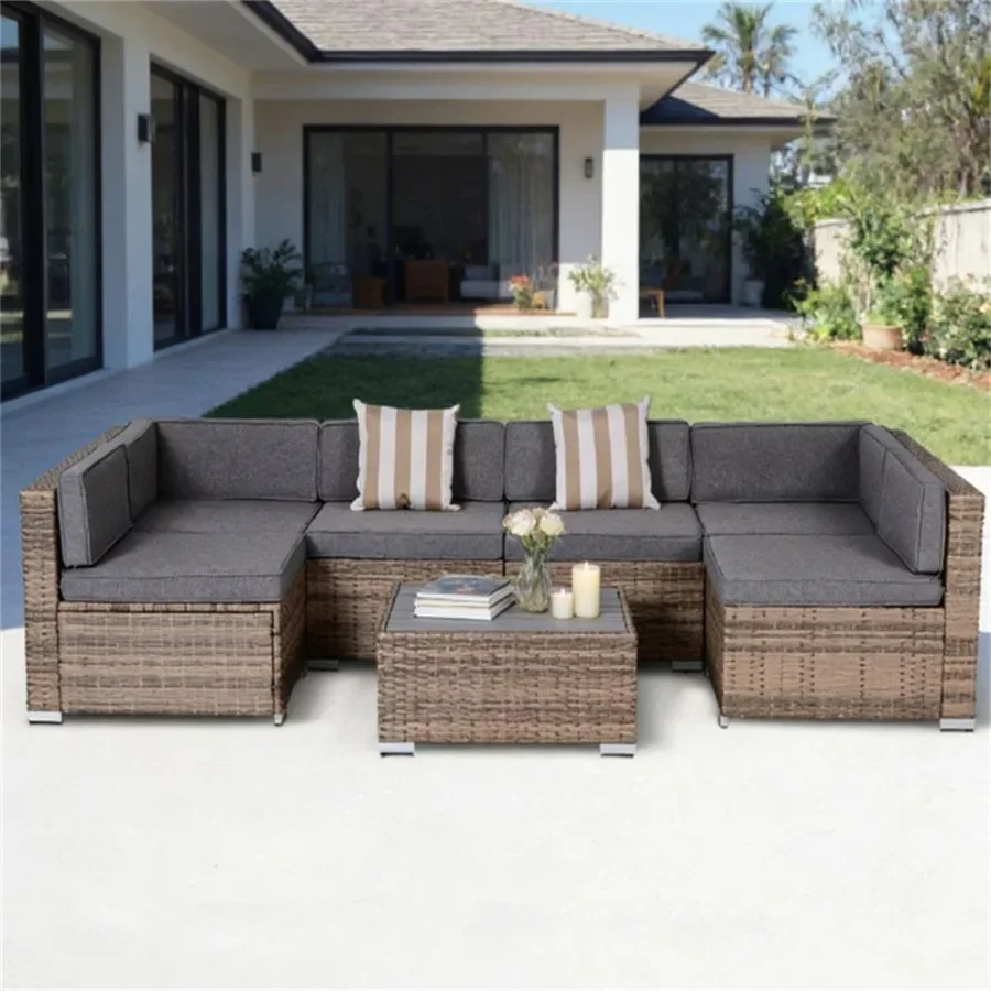 

7-предметный комплект садовой мебели для двора с секционным диваном, выполненный из серого прочного, устойчивого к атмосферным воздействиям материала, для современного интерьера.