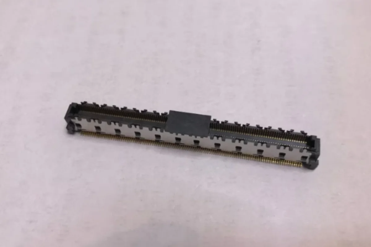 

10pcs QT002206-2131-3H COMe connector 220PIin 5mm high