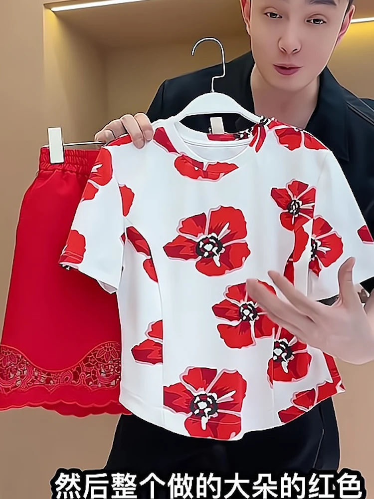 Estilo coreano casual idade reduzindo shorts conjunto feminino primavera e verão impresso em torno do pescoço branco camiseta conjunto de duas peças