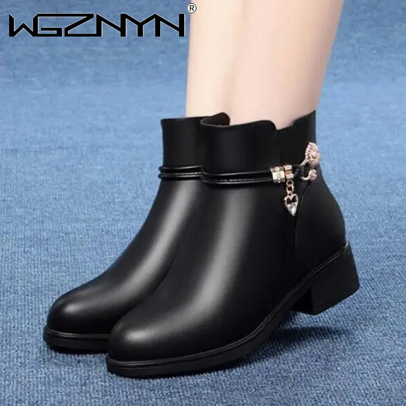 

Soft Leather Mother Cotton Shoes Fashion Spring Winter Middle Heel Rhinestone Womens Snow Boots Comfortable Soft Sole Short Boot