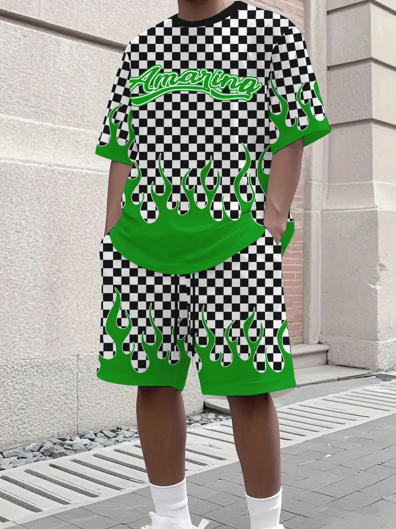

Men's Cyber Graffiti 3D Reflective Strip Print Muscle Fit Tee and Breathable Basketball Shorts Sporty Street Set