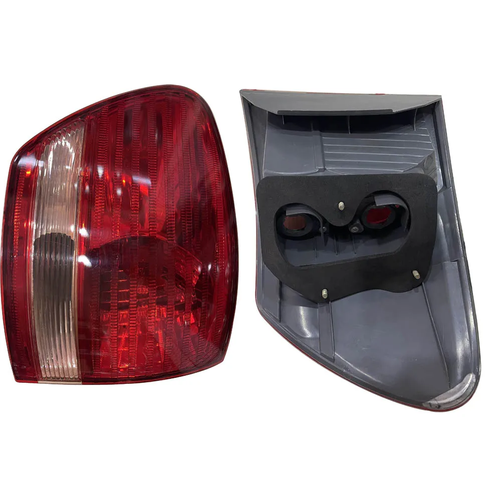 Car Taillight for Toyota Ipsum Acm26 Cm21 2001 to 2005 2Pcs Rear Light