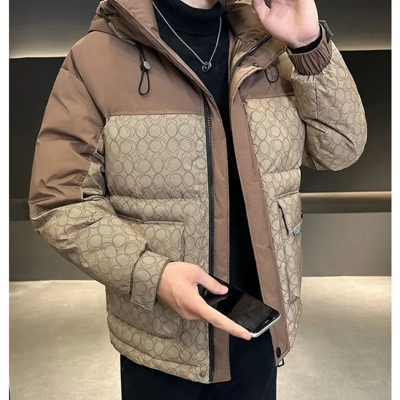 Piumino da uomo alla moda con cappuccio stile coreano maschile bello patchwork colore capispalla invernale caldo addensato cappotto casual di grandi dimensioni