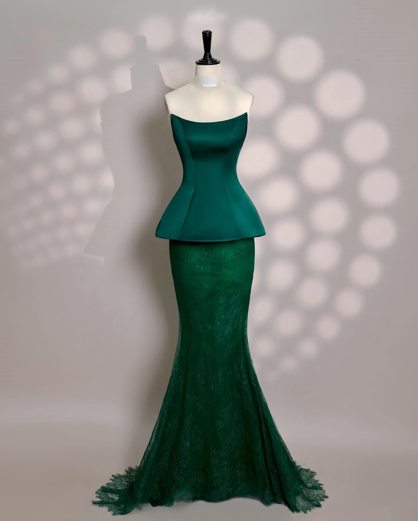 

Customized Exquisite Lace Mermaid Evening Dresses Strapless Sleeveless Zipper Back Panel Train Special Occasion Gowns Classic