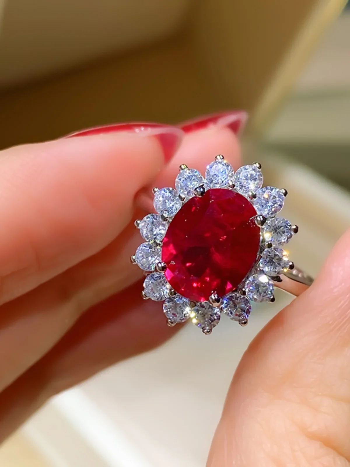 

Fashion Daifei Style Red Treasure Ring 925 Sterling Silver Colored Treasure Pigeon Egg Red Corundum Wedding Jewelry Wholesale