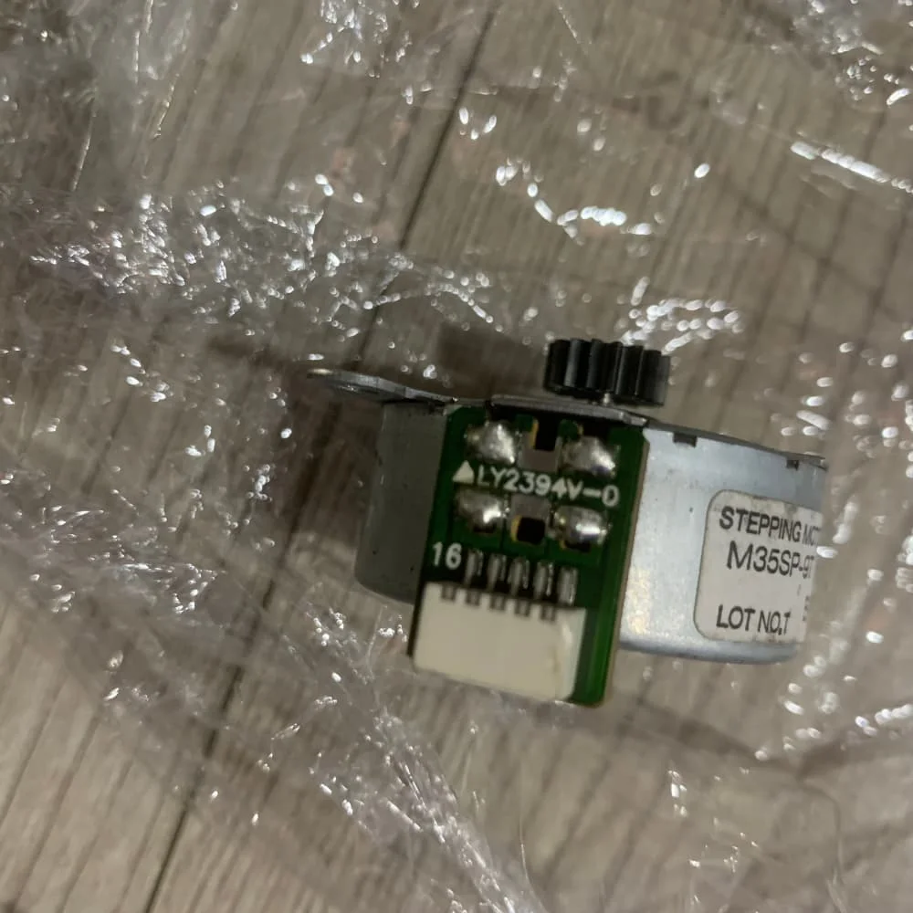

1шт. Шаговый двигатель сканера для HP CLJ2820 2830 2840 3390 3392 M2727 M1522 CM2320 Q3948-60186 Q3066-60222 C6747-60005