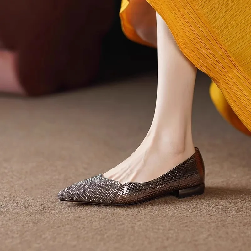 Comfortable single shoe women's 2026 autumn new item pointed shallow mouth flat bottom temperament versatile scoop shoe women
