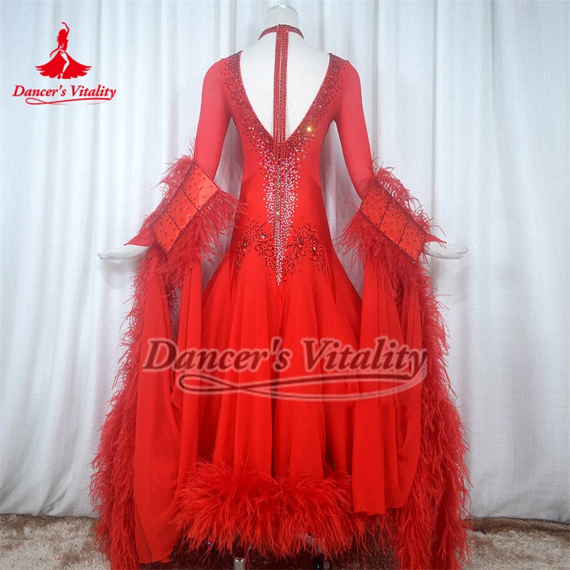 ชุดเดรสออกงานสำหรับผู้ใหญ่ แขนยาว ชายกระโปรงขนนกกระจอกเทศสีแดง ด้านหลังเป็นรูปตัววี เหมาะสำหรับเต้นฟ็อกซ์ทร็อต แทงโก้ วอลซ์ ผ้าคุณภาพสูง ตัดเย็บตามสั่ง