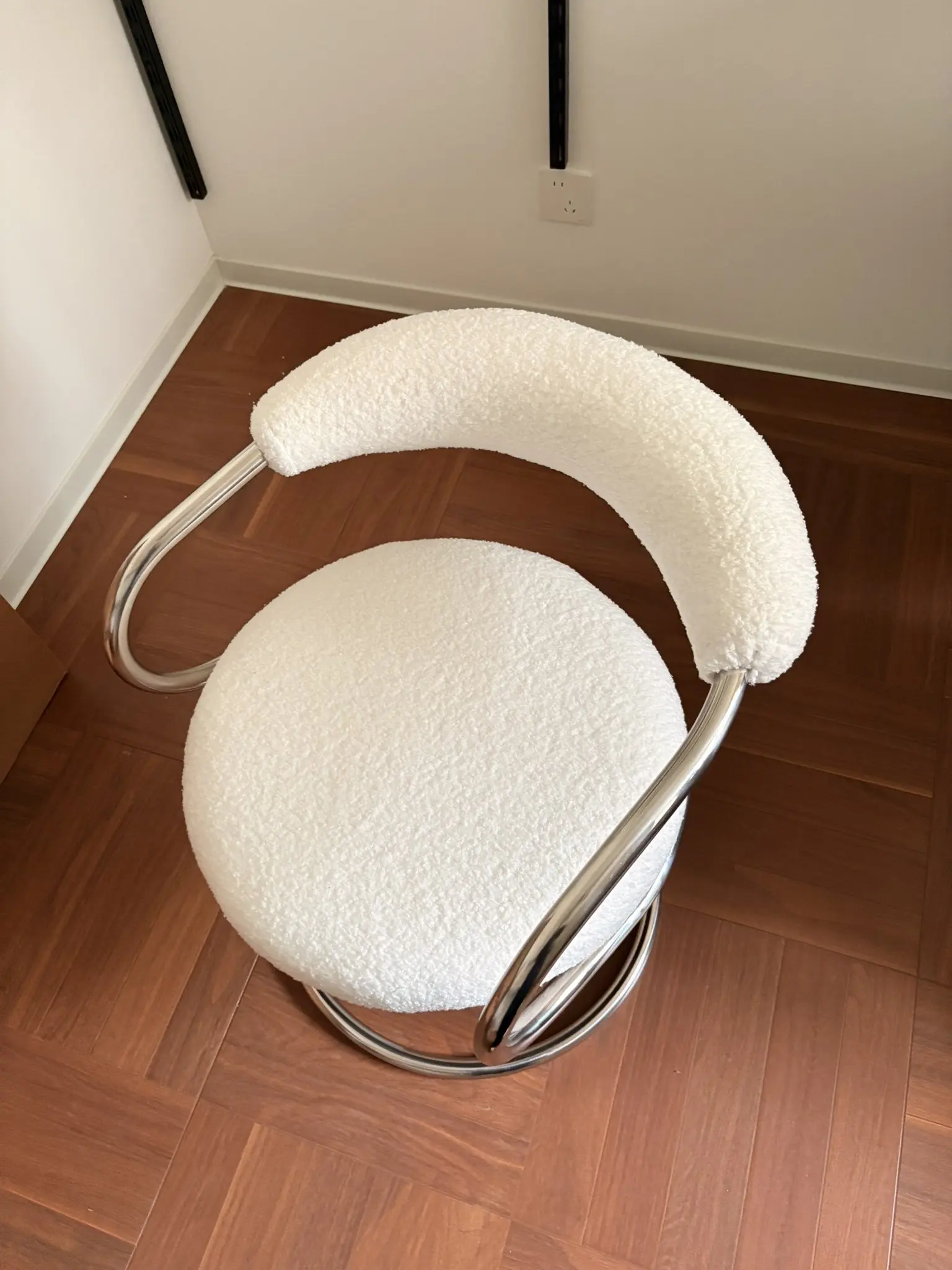 White Lambswool Bauhaus Stools Dining Bedroom Makeup Creative Design Stool Snake Lounge Back Armchair Living Furniture Taburetek