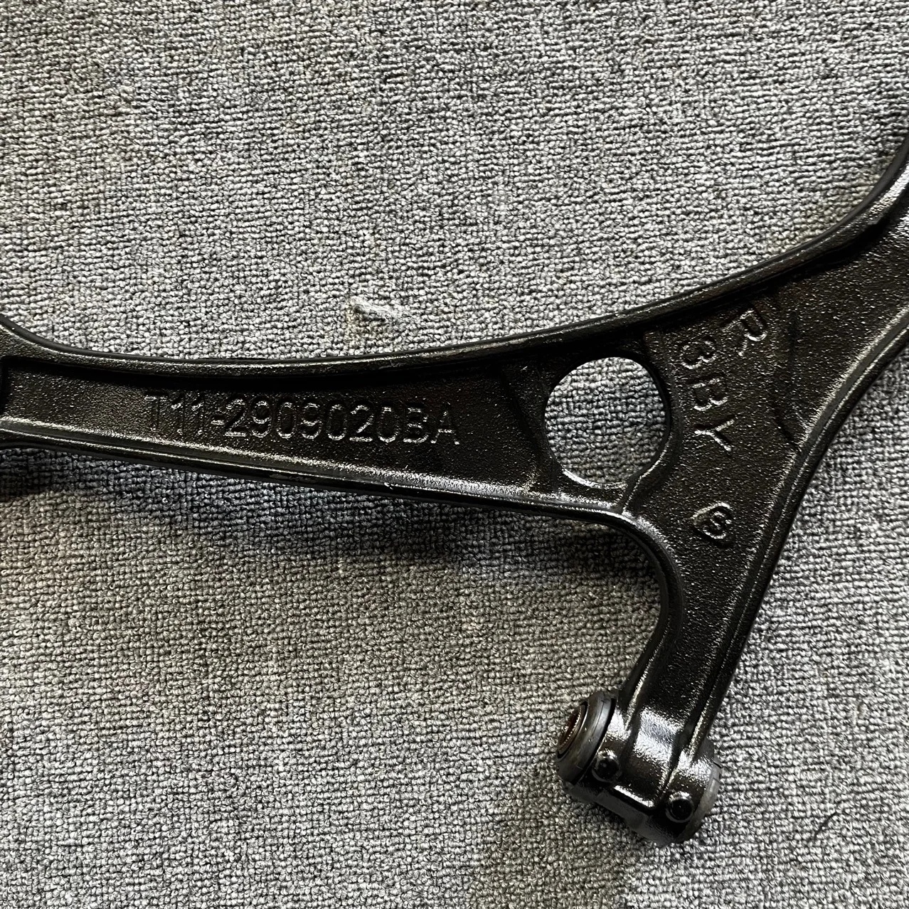 

Подходит для Chery Tiggo 357 Kaiyi X3, поворотный рычаг, шаровая головка, переднее колесо, треугольный нижний рычаг в сборе