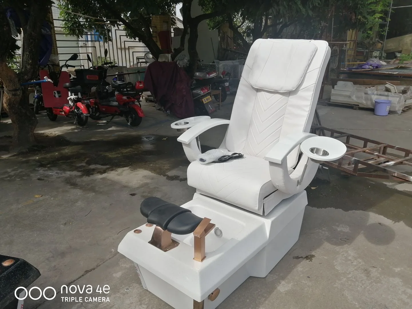 Pedicure Chair European Style Practical Pedicure Chair Affordable Fiberglass Manicure Massage Chair can be customized logo