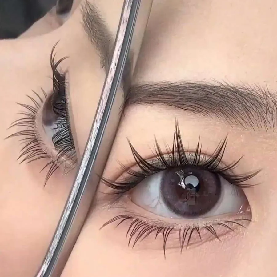 1 Box of 104 Clusters of Sunflower Plump, Charming, Slender and Complete Upper and Lower Eyelash Kit, Multiple Clusters of Natur