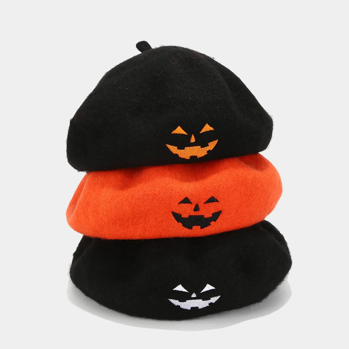 Damen Halloween Baskenmütze Hexenhut mit kleinem Teufelsgesicht Halloween Kostüm Urlaubszubehör Retro-Stil Urlaub Kopfbedeckung