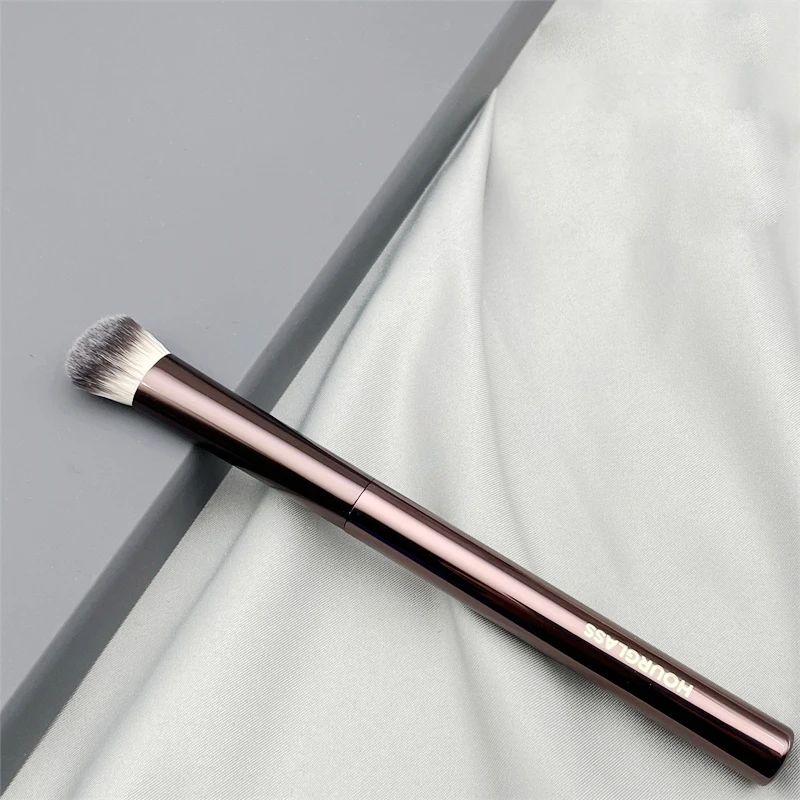 

Hourglass Vanish Makeup Brush Metal Handle Seamless Finish Concealer Brush Soft Fiber Hair Fashion Design Single Face Brush