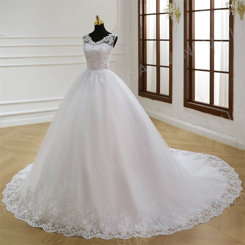 Mode klassische Luxus Spitze V-Ausschnitt Ballkleid weiß Brautkleider ärmellose Prinzessin Illusion Applikationen Brautkleid Casamento