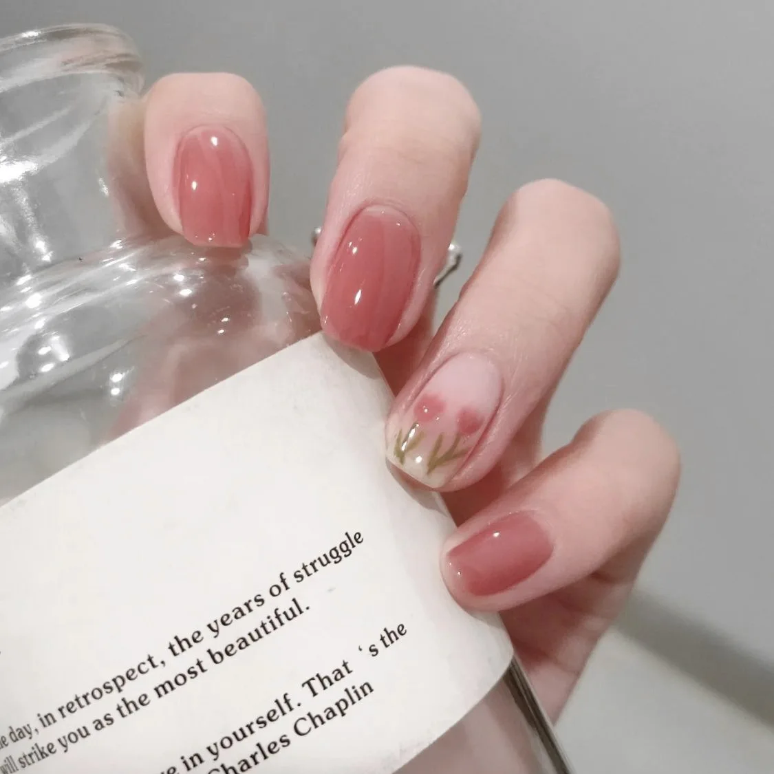 24 قطعة وردية لطيفة فرنسية لامعة يرتدي الأظافر وهمية نصائح موضة حلوة قصيرة مستديرة اضغط على الأظافر التدرج انفصال أظافر صناعية