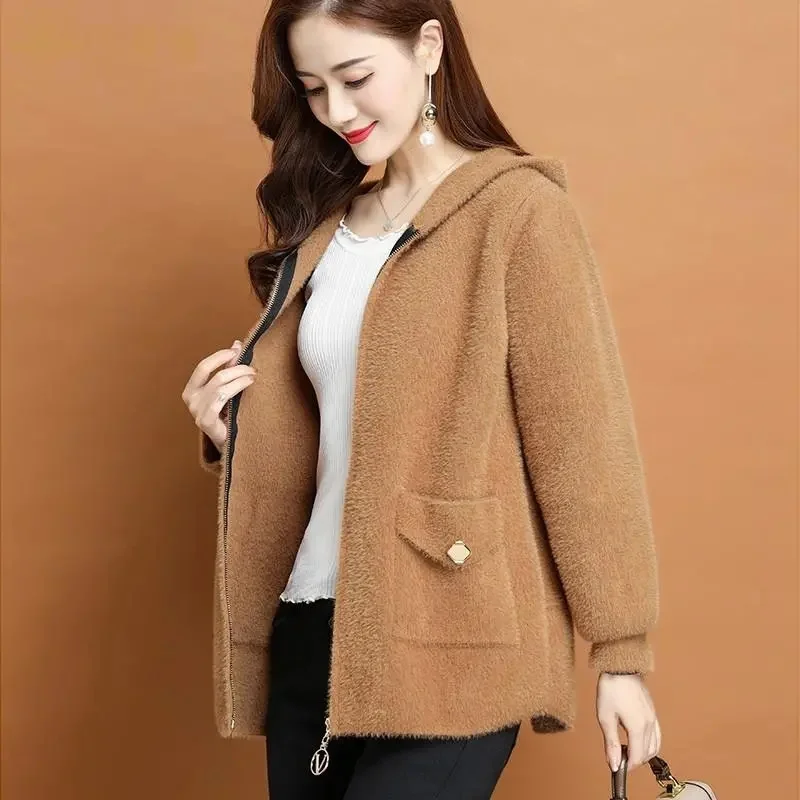 Autumn Winter Female Fashion Hooded Outwear 2025 Women Large Size 4XL Tops Jacket Korean Middle Aged Mother High End Short Coat