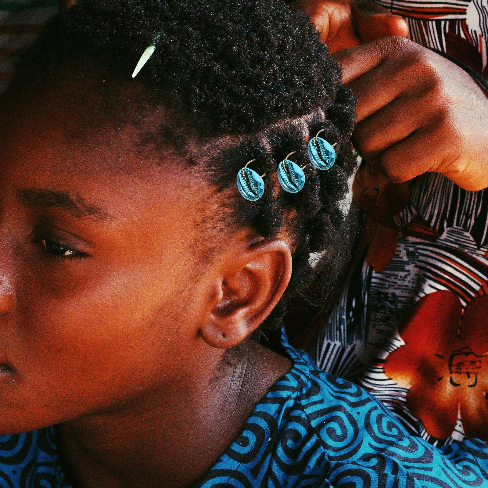 

24 шт. разноцветных заколок-ракушек для волос, аксессуары для кос, украшения для локонов, кольца-шармы, декоративные элементы для плетения волос