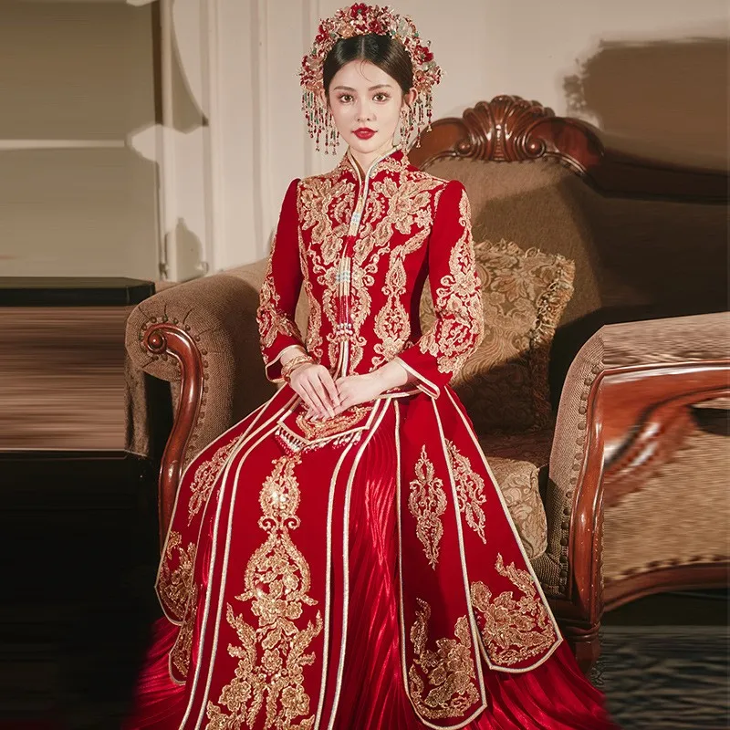 

New Chinese-style wedding dress with beaded dragon and phoenix a heavy industry
