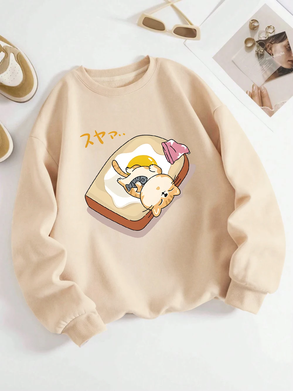 2025 Un gato durmiendo con un pez pequeño en sus brazos Sudadera con capucha estampada Mujer Invierno Jersey Otoño Invierno Sudadera Ropa Casual
