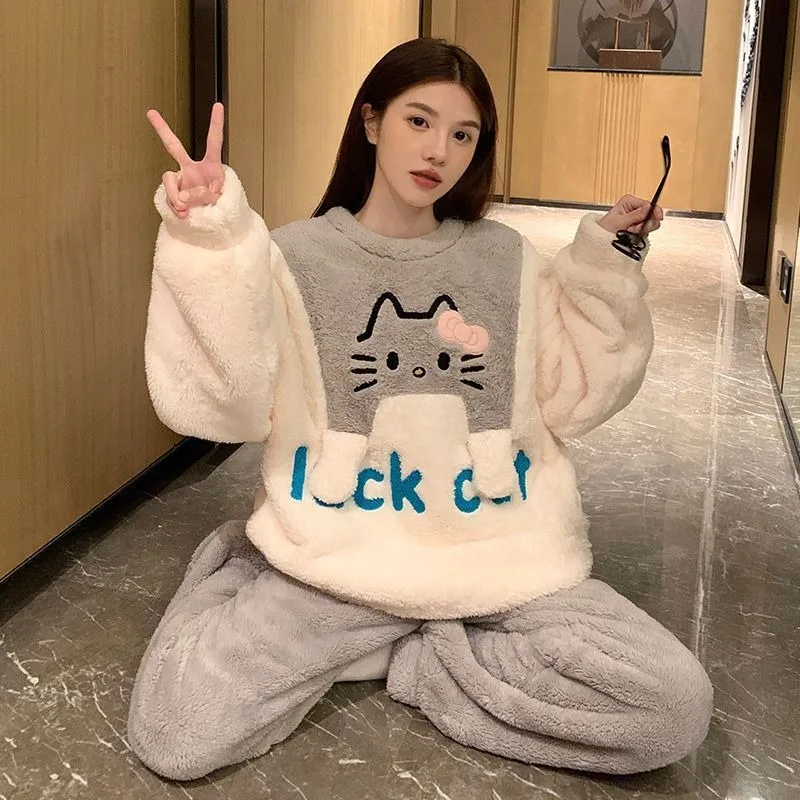 Piżama z aksamitu koralowego dla dziewczyn, jesienno-zimowa, czarna, z motywem Hello Kitty, gruby aksamit, luźny krój, uroczy styl Ins, komplet do noszenia na zewnątrz.