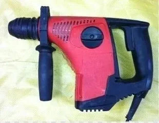 Бывший в употреблении многофункциональный электрический молоток Hilti TE7C с отличной производительностью и долговечностью.