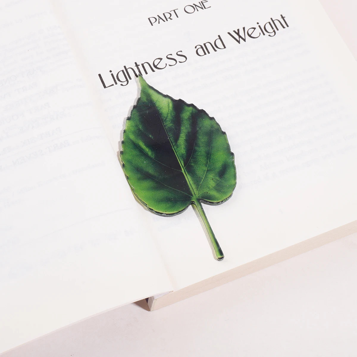 

1 Pcs Realistic Green Leaf Acrylic Bookmarks, Cute Aesthetic Reading Accessories Stocking Stuffers Gifts for Book Lovers Women
