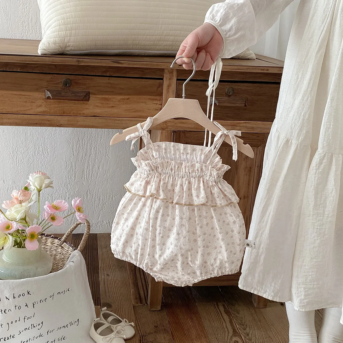 

2025 New Summer Outfit Cute Baby Jumpsuit with Thin Suspender and Sweet Design