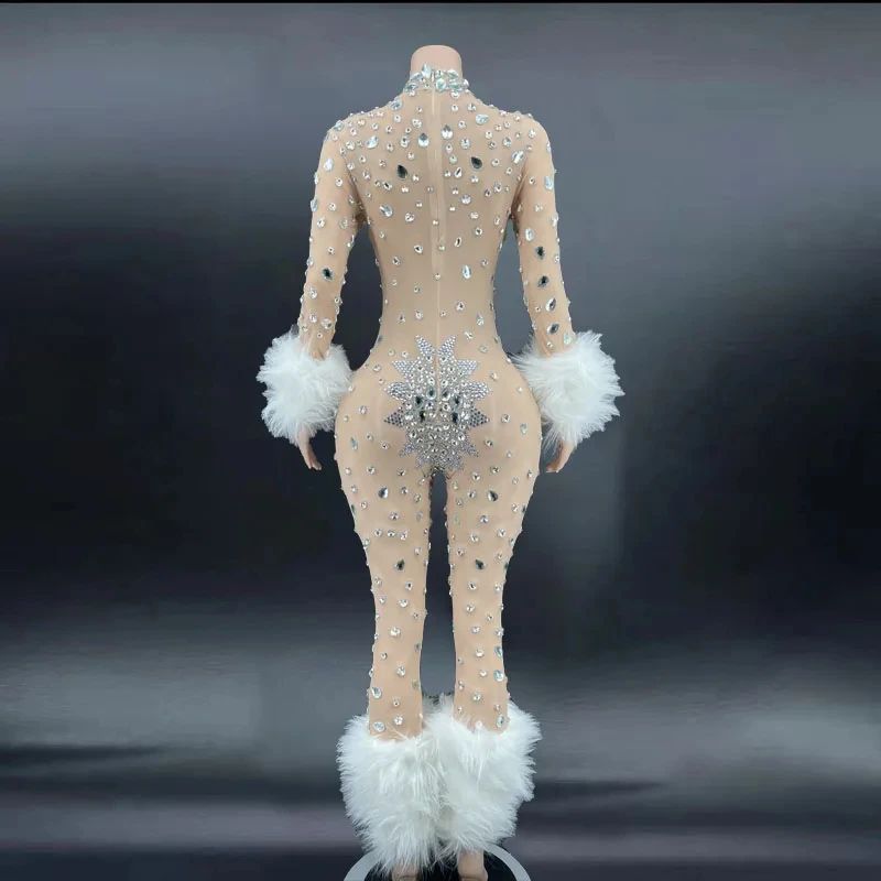 Venta al por mayor de ropa de talla grande para mujer, mono de talla grande a la moda con diamantes brillantes, monos de plumas blancas para mujer de manga larga