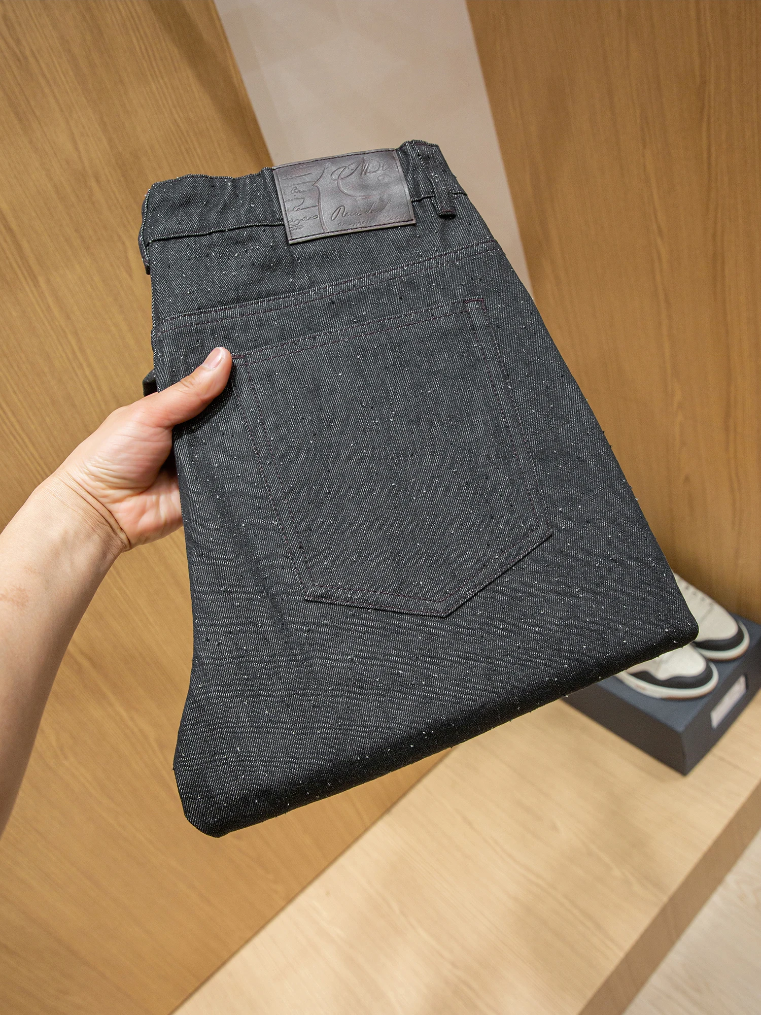 

Весенние комфортные дышащие мужские джинсы из чистого хлопка прямого кроя с узором Star Ray Guiding Weaving Proc