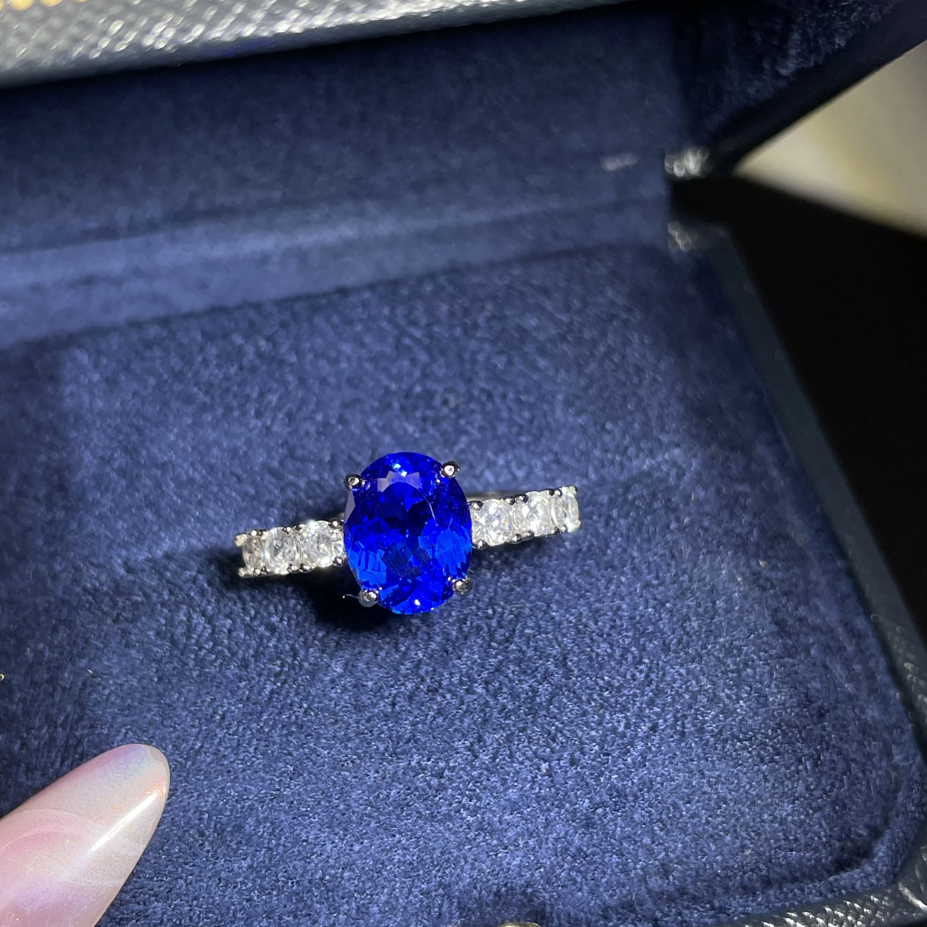 6ct natural sapphire small particle gemstone ring with large diamonds, high-end design, elegant style, must-have for women
