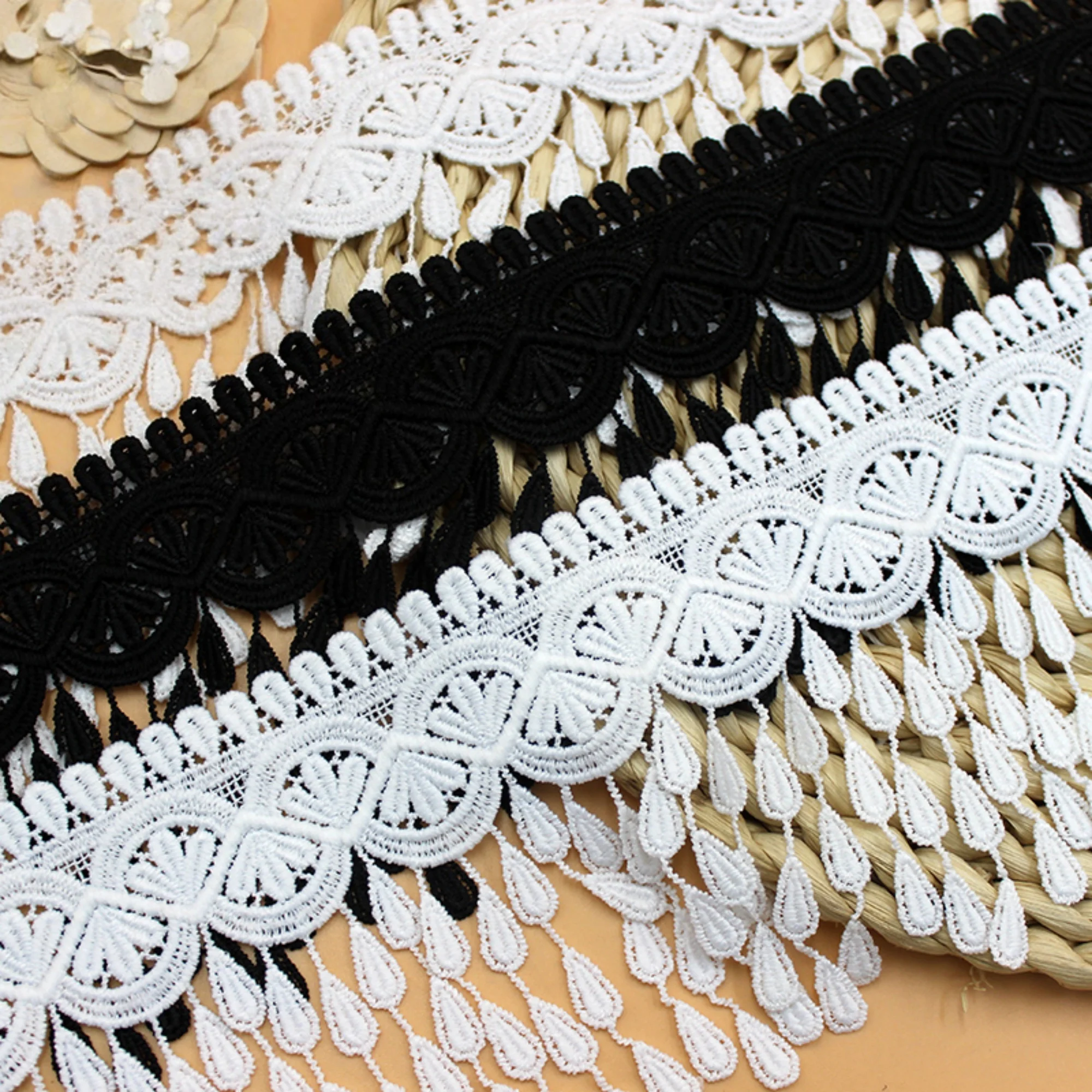 

1 yard Width 3.14 inches ivory/black lace trim,flowers embroidered lace,floral lace trim for bridal veil,lace for DIY dress