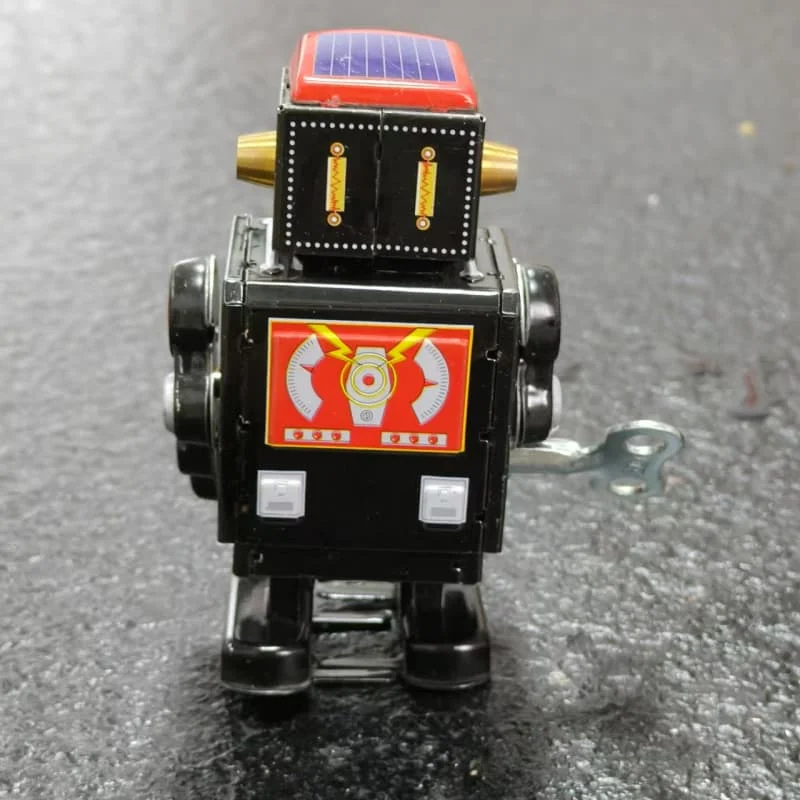 [Funny] Classic collection Retro Clockwork Wind up Metal Walking Tin Toy Warrior robot Mechanical kids christmas gift