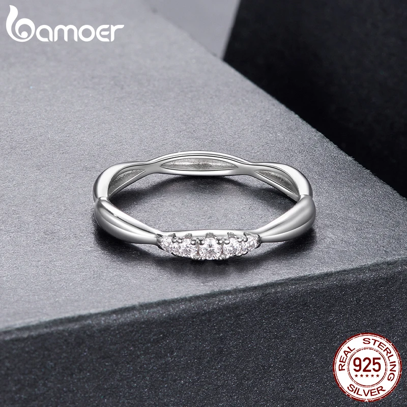 خاتم مويسانيتي ملتوي من BAMOER خاتم شريطي منحني قابل للتكديس مع خط مختبر الماس 925 فضة D اللون VVS1 هدية عيد الميلاد للسيدات
