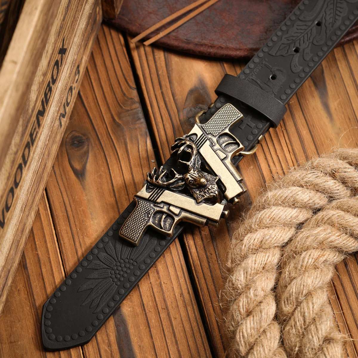 Ein PU-Gürtel im Western-Stil, geeignet für Männer und Frauen, ein einzigartiger Retro-Gürtel in Dunkelbraun (mit perforierten Nieten) – Detail 9