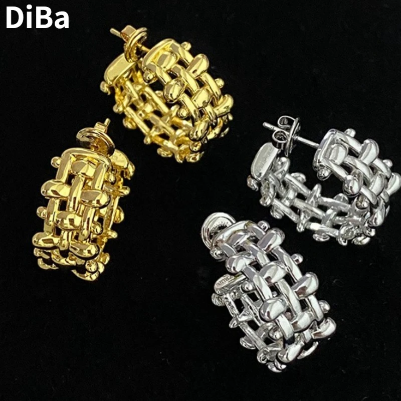 

Trendy Jewelry European and American Design Pretty Temperament Metal Hoop Earrings For Women Party Gifts Simply Ear Accessories