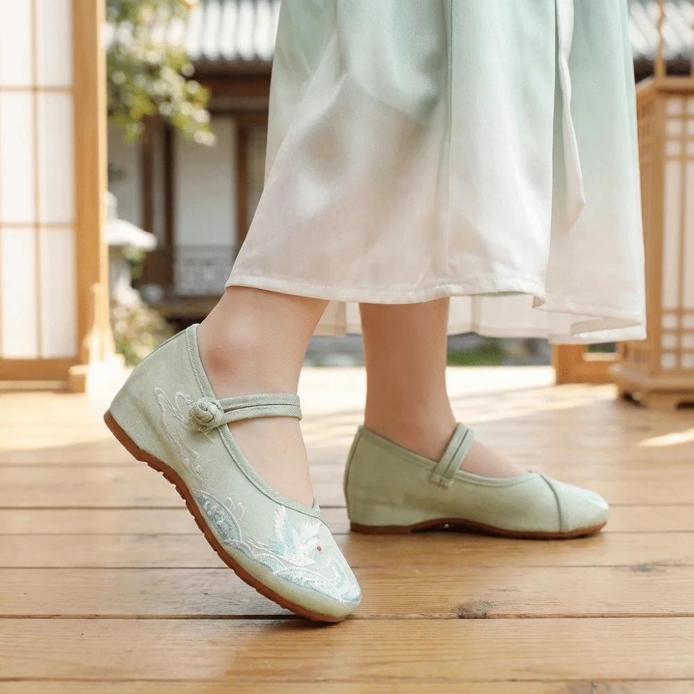Chinese Style Girls' Dancing Shoes Wear Resistant Non-slip Embroidered Cloth Shoes Professional Comfortable