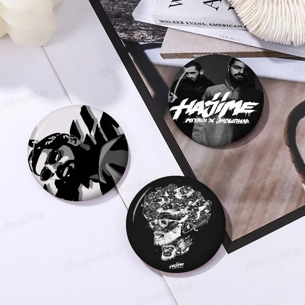 

Hajime MiyaGi Andy Panda Round Button Pins Slogan Creative Brooches Backpack Clothes Decoration Fashion Cartoon Jewelry Gifts
