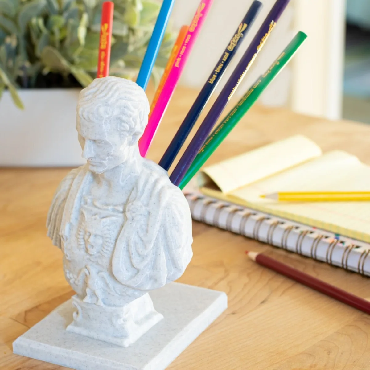 creative-caesar-emperor-desk-pen-holder-organizer-decorative-figurine-office-desk-pen-stand-storage-ornament-plastic-material