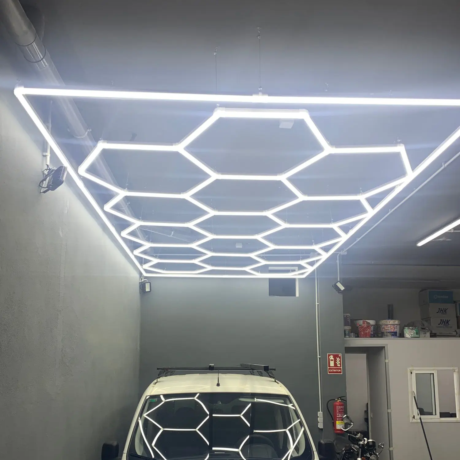 

Factory Aluminum Housing Seamless Connection Hexagon LED Light for Car Workshop Detailing Car Studio