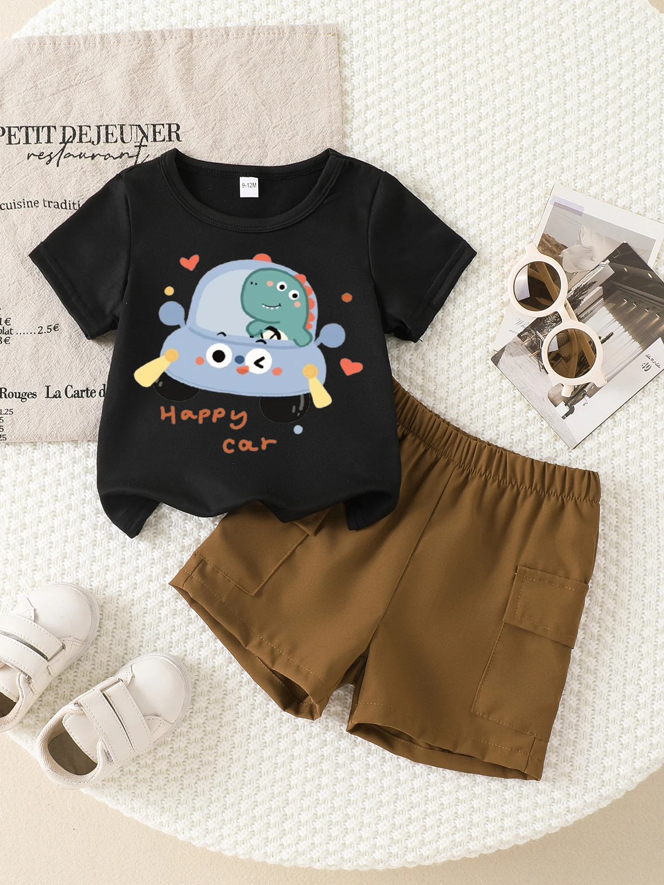 Dino Spaceship on Black Short-Sleeve: Set Design—Summer’s Cute Protagonist